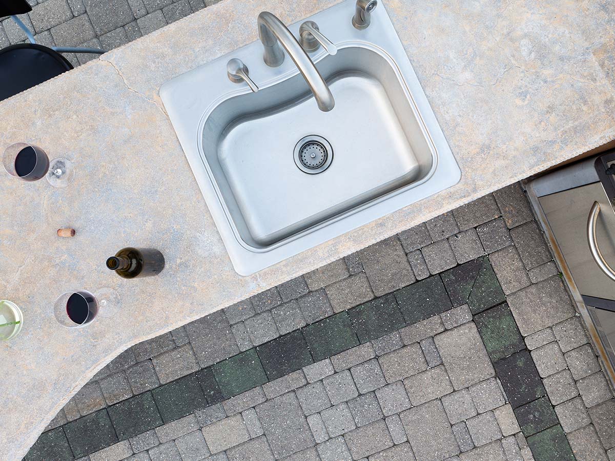 Outdoor kitchen sink