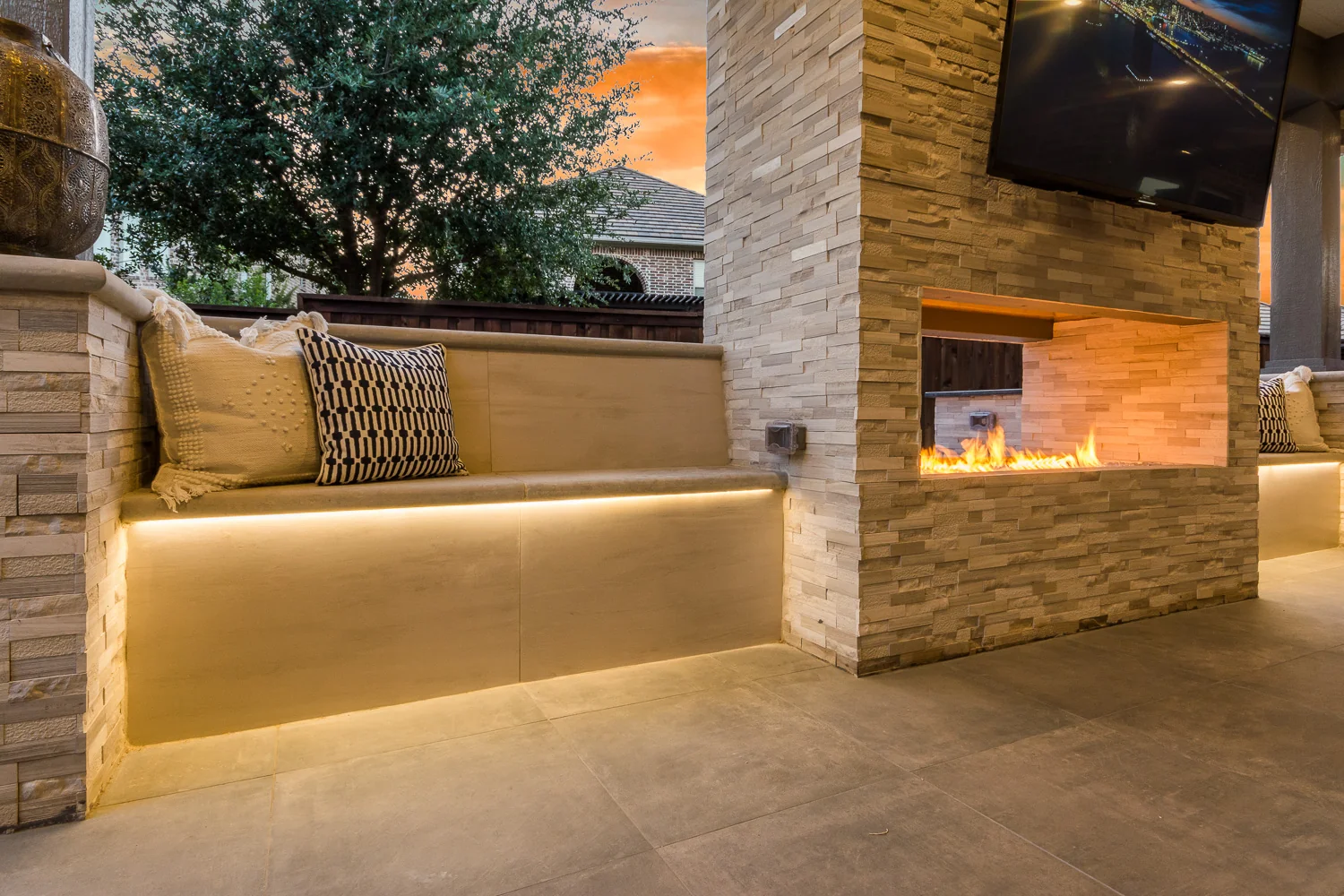 Outdoor fireplace slide 1