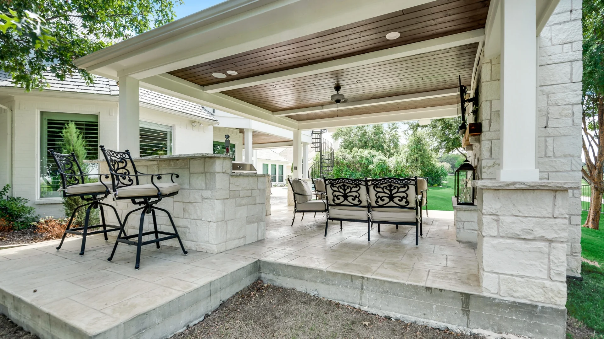 Benefits of Creating an Outdoor Living Space