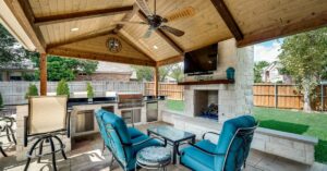 covered patio design with outdoor kitchen