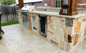 Outdoor kitchen area