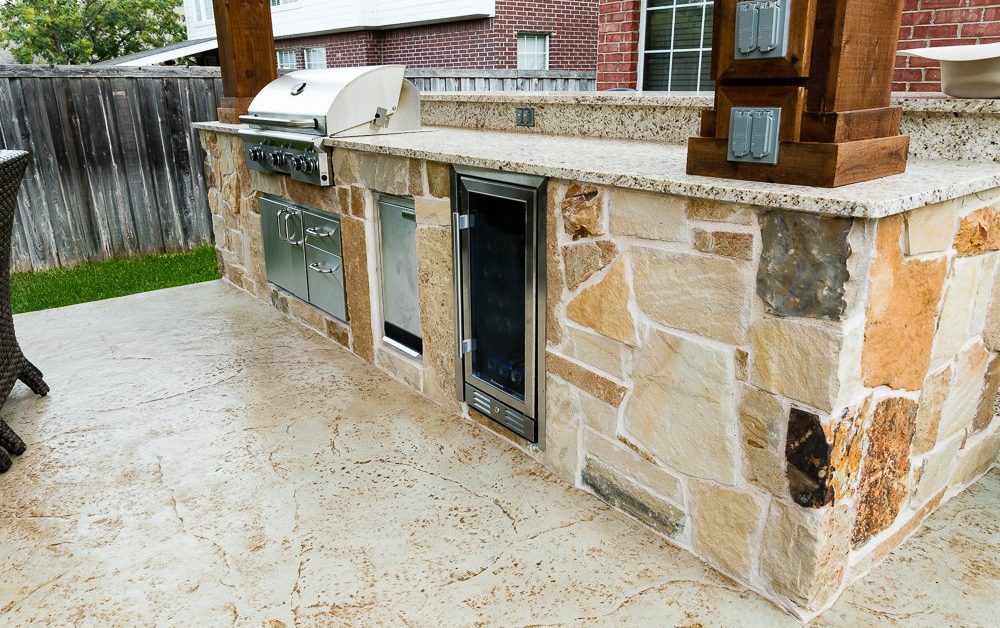 Outdoor kitchen area