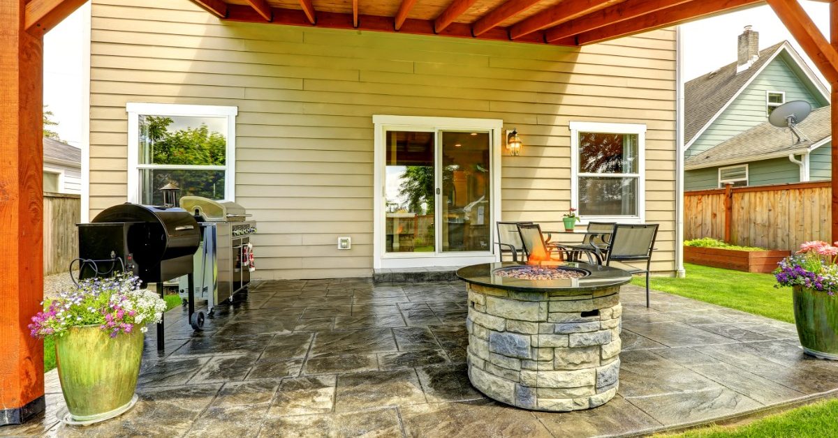 covered patio design with pergola