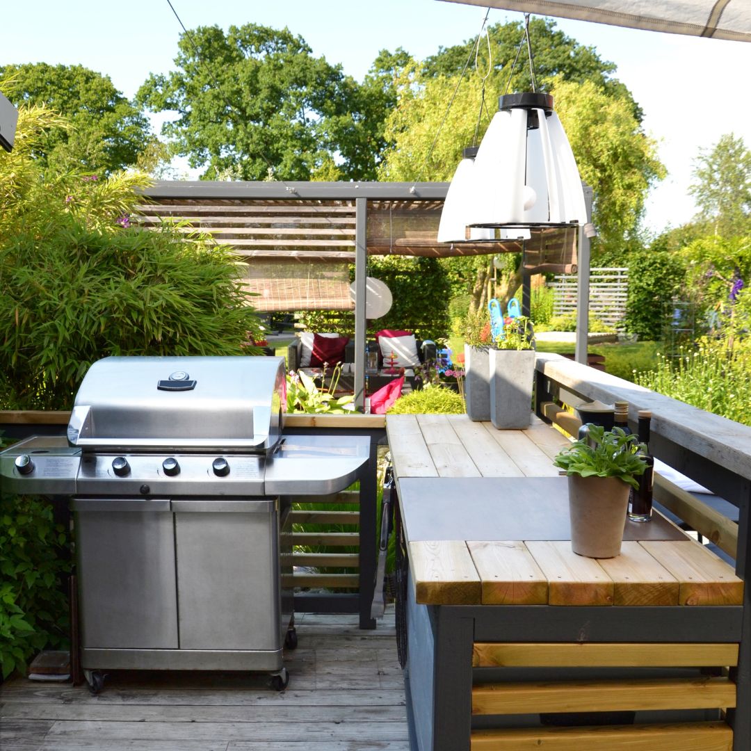 outdoor kitchen with grill
