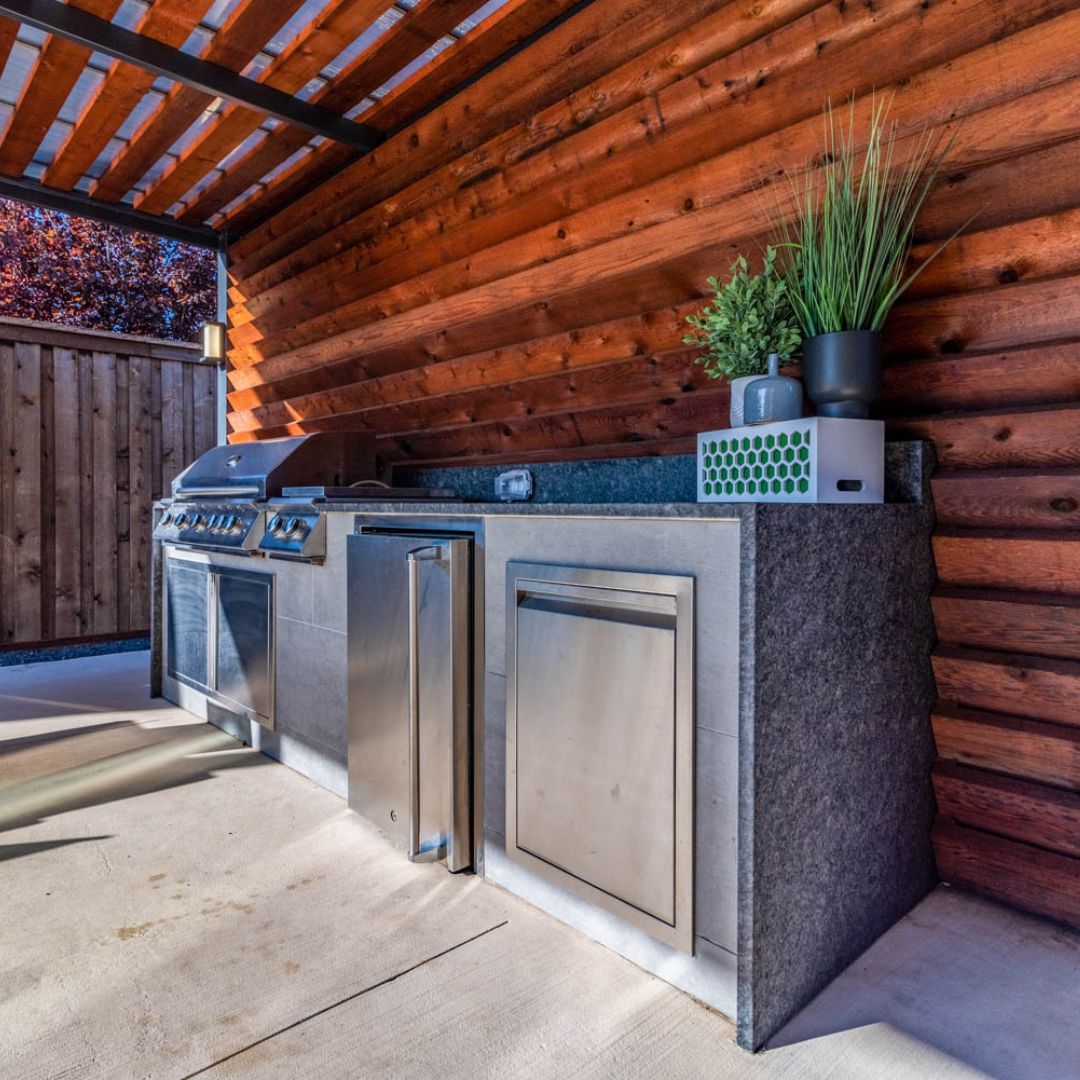a beautiful outdoor kitchen with the right appliances