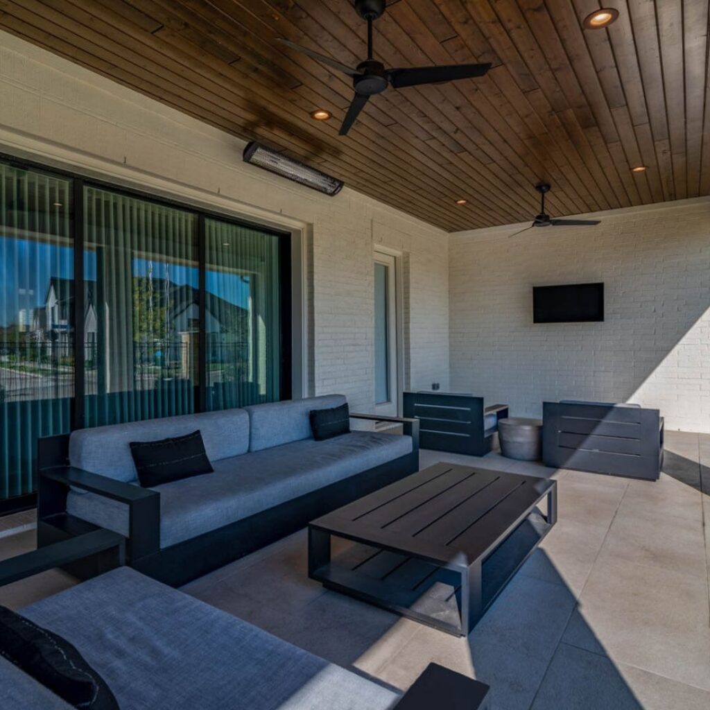 A patio with furniture