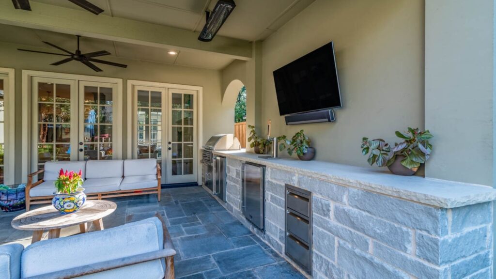 outdoor kitchen