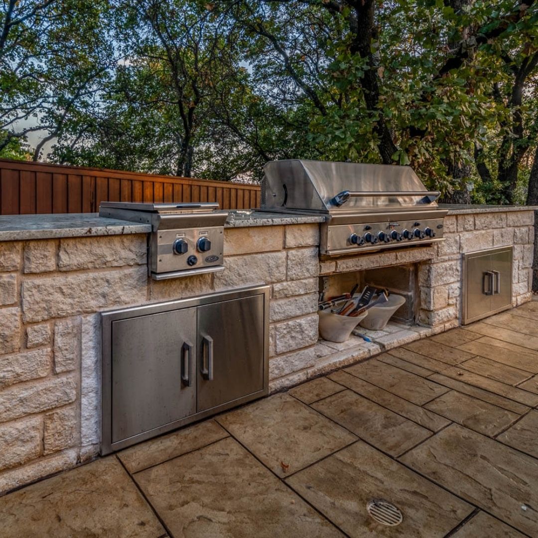 built-in outdoor kitchen