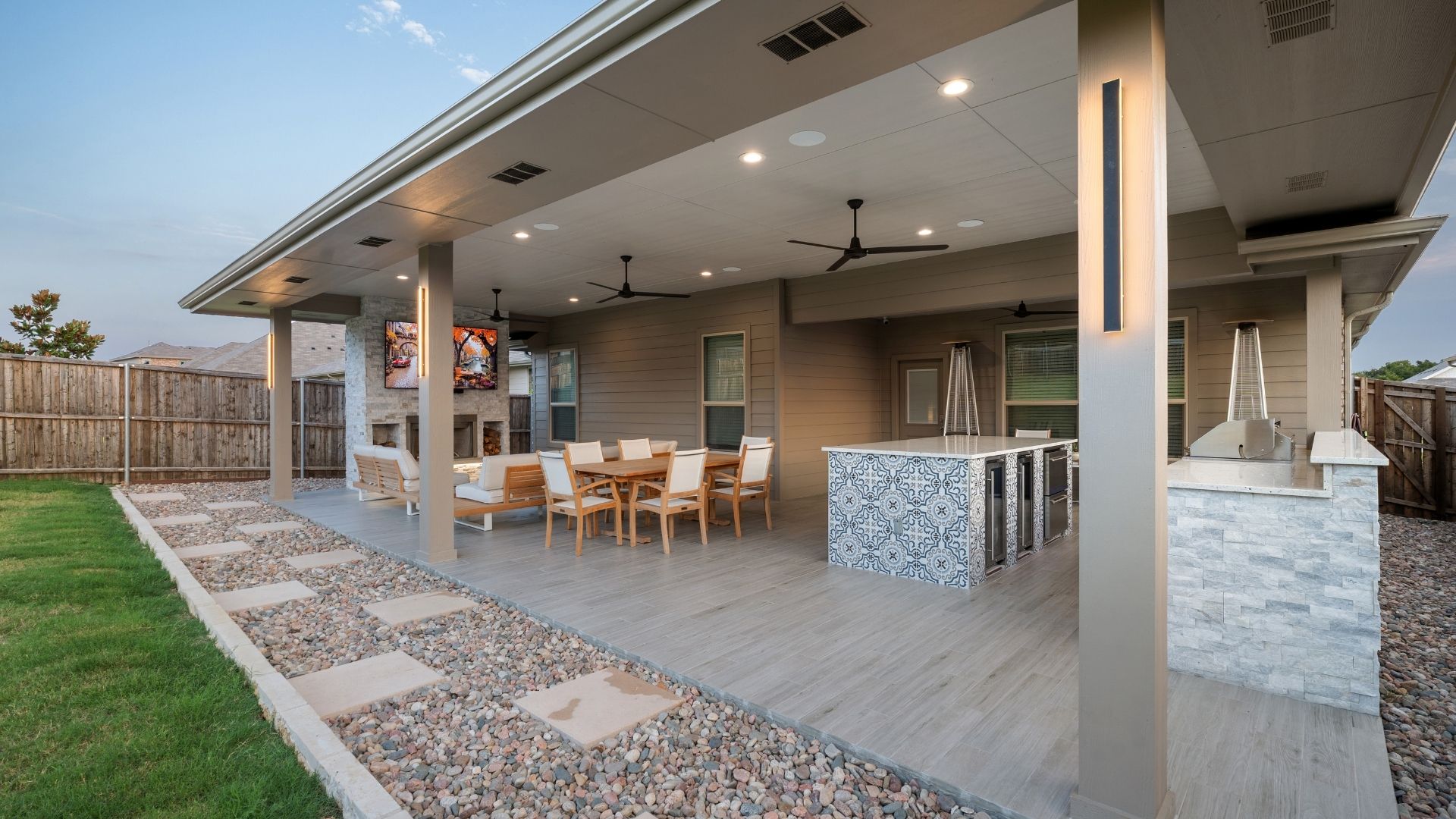 outdoor patio area with kitchen